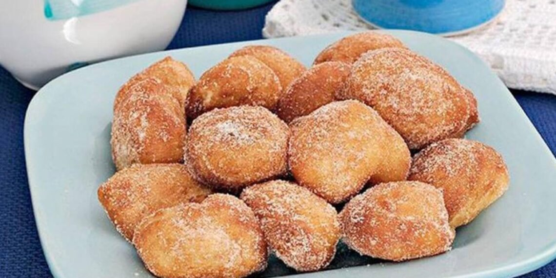Rápido, simples e saboroso: o bolinho de chuva que sempre dá certo 1 Rápido, simples e saboroso: o bolinho de chuva que sempre dá certo