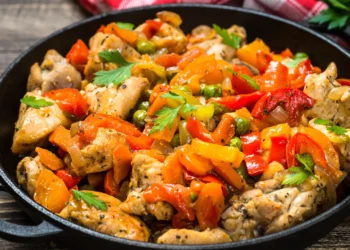 Frango ao forno com ervas e legumes