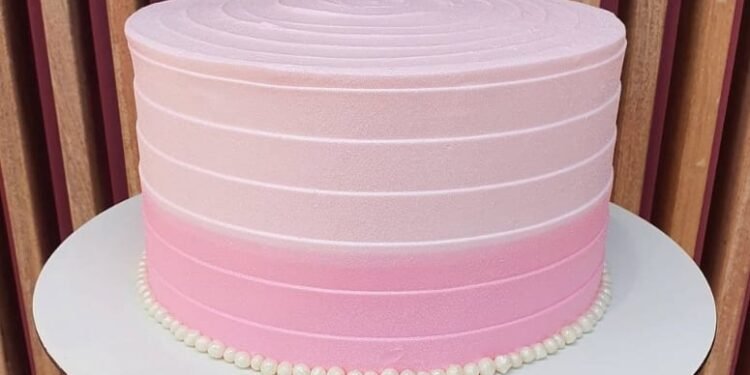 Bolo degradê rosa: o toque final para uma festa de 15 anos impecável 2 Bolo degradê rosa: o toque final para uma festa de 15 anos impecável